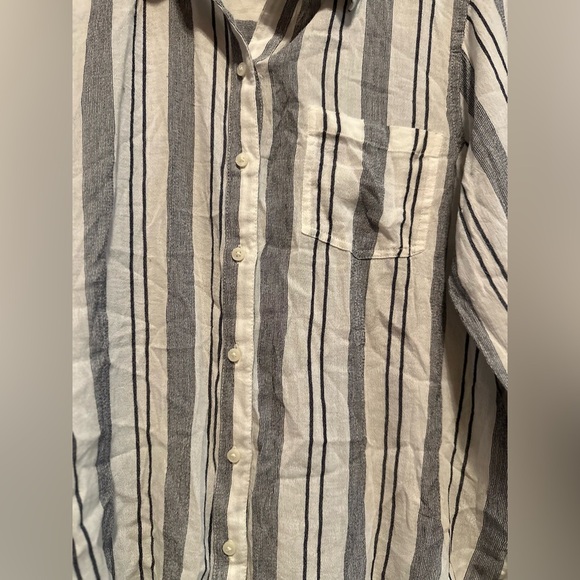 ❤️Lucky Brand - White and Gray Casual Button Down Shirt (Size M) - Picture 5 of 12